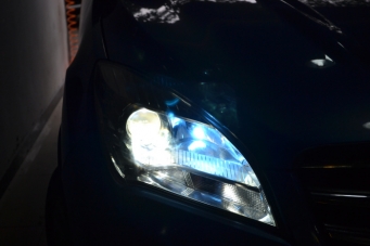 CS35车灯改装海拉透镜欧司朗氙气灯
