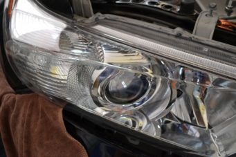 12款汉兰达车灯改装进口海拉透镜欧司朗氙气灯