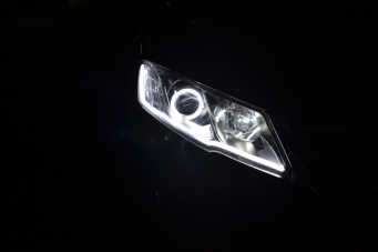 陆丰X5车灯改装透镜氙气灯天使眼